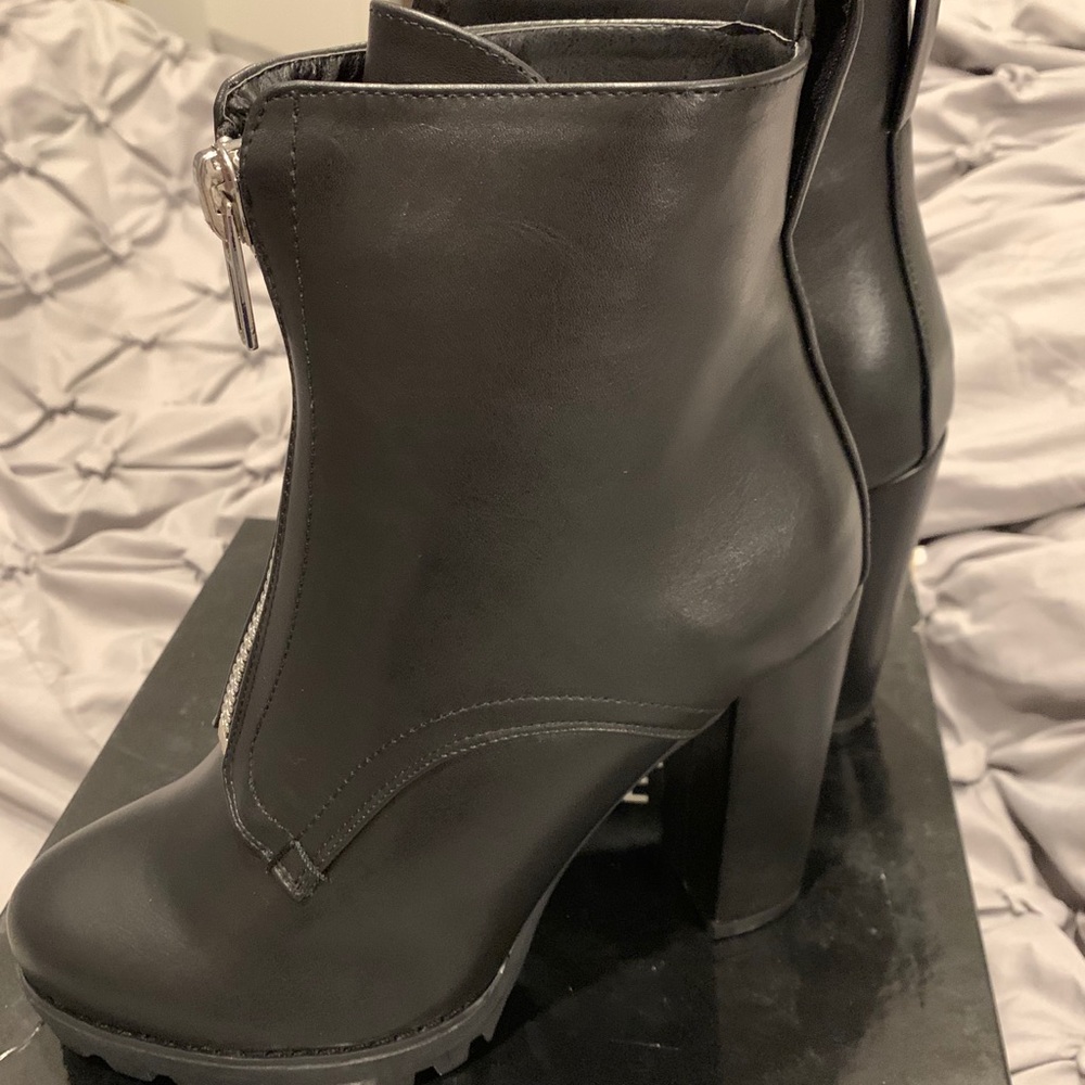 Boots - Picture 5 of 5